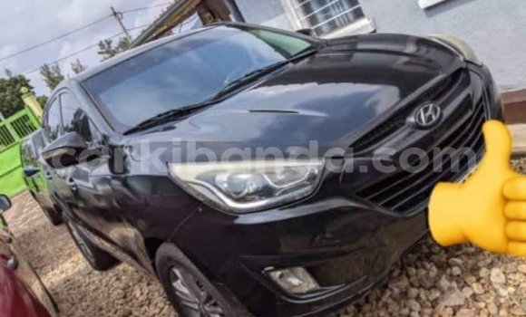Gura Yakoze Hyundai Tucson Black Imodoka i Kampala mu Uganda