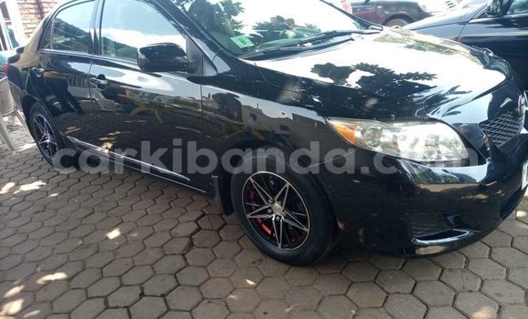 Nunua Ilio tumika Toyota Corolla Nyeusi Gari ndani ya Kampala nchini Uganda