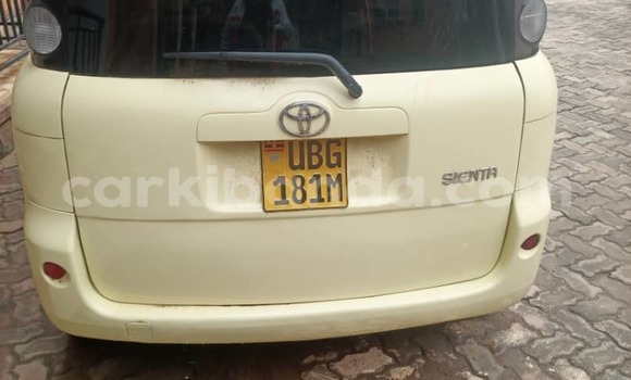 Gura Yakoze Toyota Sienta Other Imodoka i Kampala mu Uganda Gura Yakoze Toyota Sienta Other Imodoka i Kampala mu Uganda