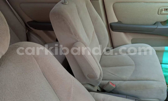 Acheter Occasion Voiture Toyota Harrier Blanc à Kampala, Ouganda Acheter Occasion Voiture Toyota Harrier Blanc à Kampala, Ouganda