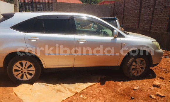 Gura Yakoze Toyota Harrier Silver Imodoka i Kampala mu Uganda