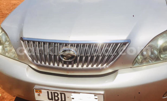 Nunua Ilio tumika Toyota Harrier Fedha Gari ndani ya Kampala nchini Uganda Nunua Ilio tumika Toyota Harrier Fedha Gari ndani ya Kampala nchini Uganda