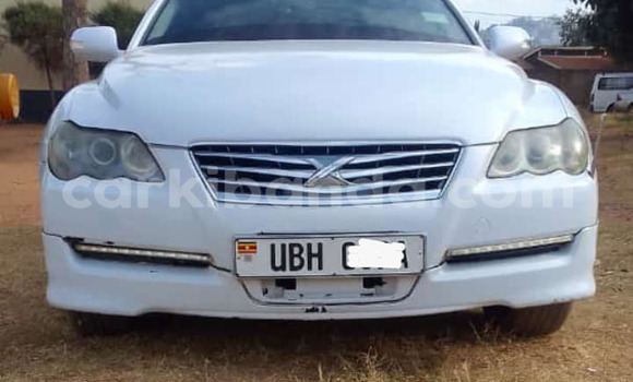 Gura Yakoze Toyota Mark X White Imodoka i Kampala mu Uganda