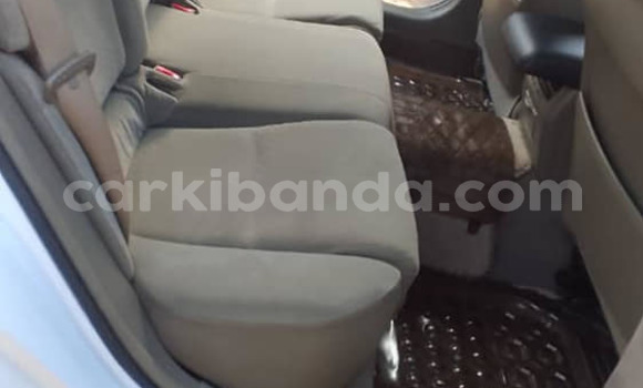 Nunua Ilio tumika Toyota Mark X Nyeupe Gari ndani ya Kampala nchini Uganda Nunua Ilio tumika Toyota Mark X Nyeupe Gari ndani ya Kampala nchini Uganda