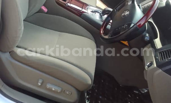 Nunua Ilio tumika Toyota Mark X Nyeupe Gari ndani ya Kampala nchini Uganda Nunua Ilio tumika Toyota Mark X Nyeupe Gari ndani ya Kampala nchini Uganda