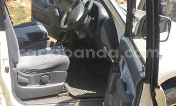 Acheter Occasion Voiture Toyota Land Cruiser Prado Blanc à Kampala, Ouganda Acheter Occasion Voiture Toyota Land Cruiser Prado Blanc à Kampala, Ouganda