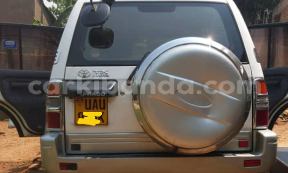 Acheter Occasion Voiture Toyota Land Cruiser Prado Blanc à Kampala, Ouganda Acheter Occasion Voiture Toyota Land Cruiser Prado Blanc à Kampala, Ouganda