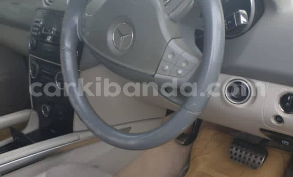 Acheter Occasion Voiture Mercedes‒Benz ML–Class Bleu à Kampala, Ouganda Acheter Occasion Voiture Mercedes‒Benz ML–Class Bleu à Kampala, Ouganda