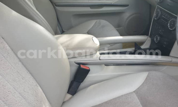 Acheter Occasion Voiture Mercedes‒Benz ML–Class Bleu à Kampala, Ouganda Acheter Occasion Voiture Mercedes‒Benz ML–Class Bleu à Kampala, Ouganda