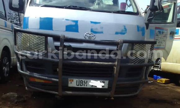 Nunua Ilio tumika Toyota Hiace Fedha Gari ndani ya Kampala nchini Uganda