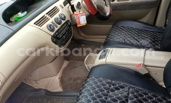 Nunua Ilio tumika Toyota Vista Kijani Gari ndani ya Kampala nchini Uganda Nunua Ilio tumika Toyota Vista Kijani Gari ndani ya Kampala nchini Uganda