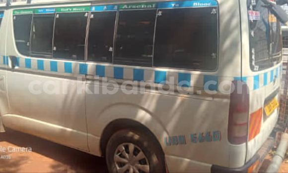 Nunua Ilio tumika Toyota Hiace Fedha Gari ndani ya Kampala nchini Uganda