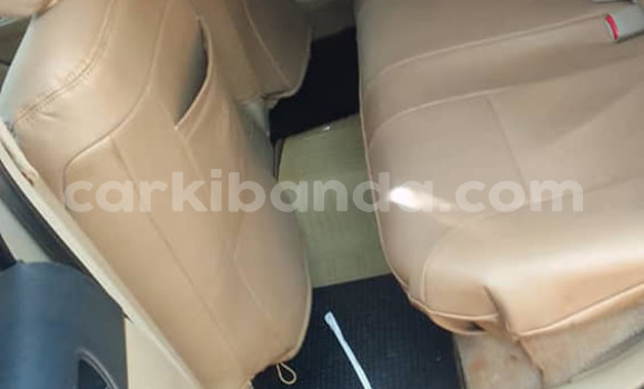 Nunua Ilio tumika Toyota Premio Fedha Gari ndani ya Kampala nchini Uganda Nunua Ilio tumika Toyota Premio Fedha Gari ndani ya Kampala nchini Uganda