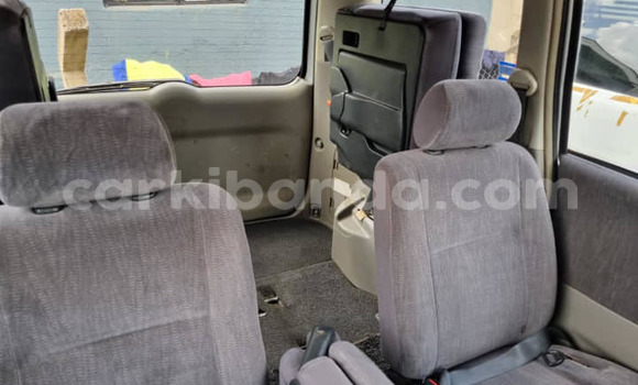 Acheter Occasion Voiture Toyota Noah Gris à Kampala, Ouganda Acheter Occasion Voiture Toyota Noah Gris à Kampala, Ouganda