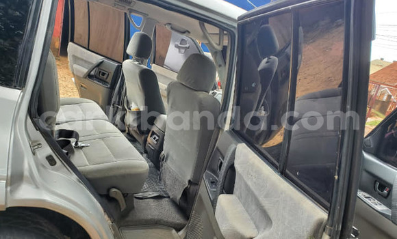 Nunua Ilio tumika Mitsubishi Pajero Fedha Gari ndani ya Kampala nchini Uganda Nunua Ilio tumika Mitsubishi Pajero Fedha Gari ndani ya Kampala nchini Uganda