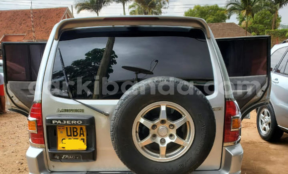 Nunua Ilio tumika Mitsubishi Pajero Fedha Gari ndani ya Kampala nchini Uganda Nunua Ilio tumika Mitsubishi Pajero Fedha Gari ndani ya Kampala nchini Uganda