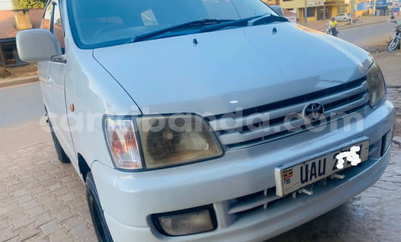 Acheter Occasion Voiture Toyota Noah Blanc à Kampala, Ouganda Acheter Occasion Voiture Toyota Noah Blanc à Kampala, Ouganda