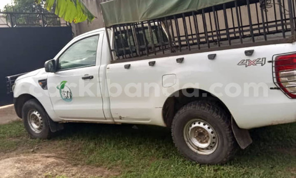 Gura Yakoze Ford Ranger White Imodoka i Kampala mu Uganda
