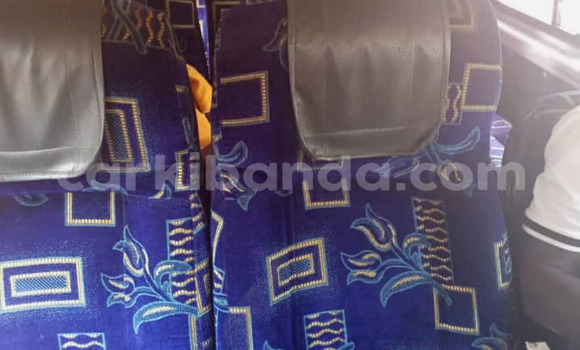 Nunua Ilio tumika Toyota Hiace Fedha Gari ndani ya Kampala nchini Uganda Nunua Ilio tumika Toyota Hiace Fedha Gari ndani ya Kampala nchini Uganda