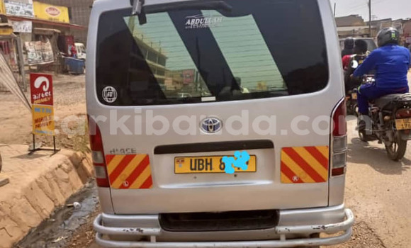 Nunua Ilio tumika Toyota Hiace Fedha Gari ndani ya Kampala nchini Uganda Nunua Ilio tumika Toyota Hiace Fedha Gari ndani ya Kampala nchini Uganda