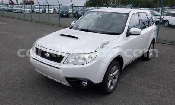 Nunua Ilio tumika Subaru XT Nyeupe Gari ndani ya Kampala nchini Uganda