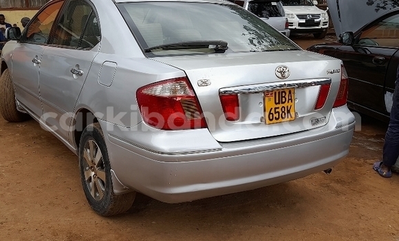 Gura Yakoze Toyota Premio Silver Imodoka i Kampala mu Uganda