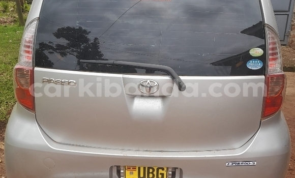 Gura Yakoze Toyota Passo Silver Imodoka i Kampala mu Uganda