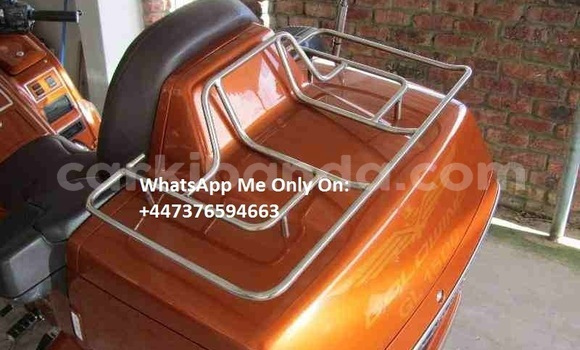 Gura Yakoze Honda GOLD WING Red Bike i Kampala mu Uganda Gura Yakoze Honda GOLD WING Red Bike i Kampala mu Uganda