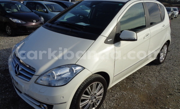 Nunua Mpya Mercedes‒Benz A–Class Fedha Gari ndani ya Kampala nchini Uganda