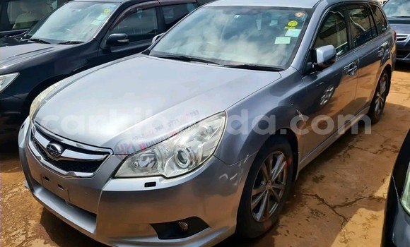Nunua Ilio tumika Subaru Legacy Fedha Gari ndani ya Kampala nchini Uganda