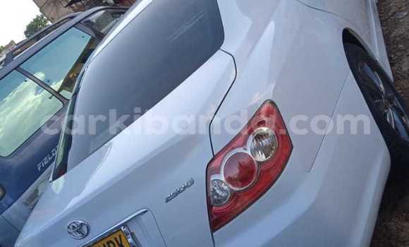 Acheter Occasion Voiture Toyota Mark X Blanc à Kampala, Ouganda