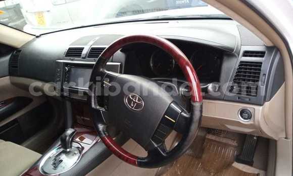 Gura Yakoze Toyota Mark X White Imodoka i Kampala mu Uganda Gura Yakoze Toyota Mark X White Imodoka i Kampala mu Uganda