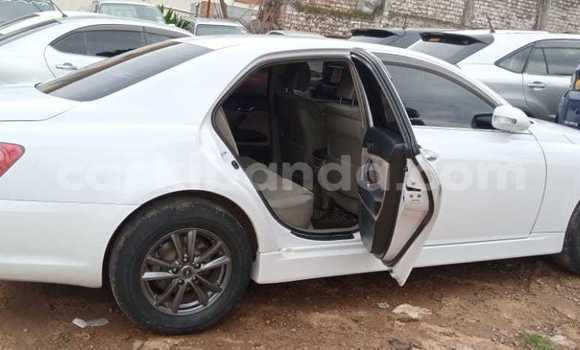 Gura Yakoze Toyota Mark X White Imodoka i Kampala mu Uganda Gura Yakoze Toyota Mark X White Imodoka i Kampala mu Uganda