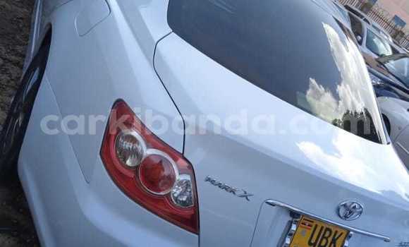 Gura Yakoze Toyota Mark X White Imodoka i Kampala mu Uganda Gura Yakoze Toyota Mark X White Imodoka i Kampala mu Uganda