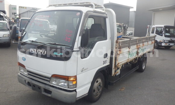 Nunua Ilio tumika Isuzu FTR 850 Nyeupe Lori ndani ya Kampala nchini Uganda