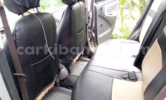 Gura Yakoze Toyota Vitz Silver Imodoka i Kampala mu Uganda Gura Yakoze Toyota Vitz Silver Imodoka i Kampala mu Uganda