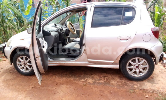 Gura Yakoze Toyota Vitz Silver Imodoka i Kampala mu Uganda Gura Yakoze Toyota Vitz Silver Imodoka i Kampala mu Uganda