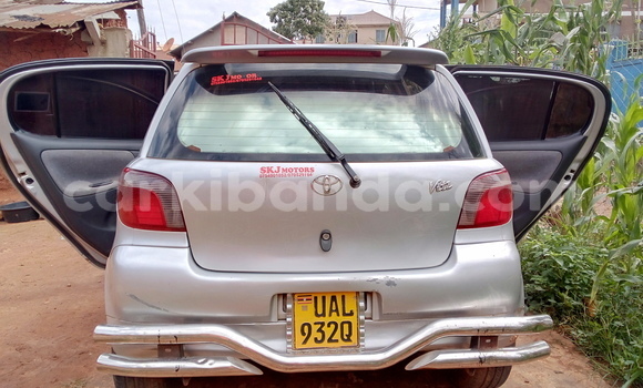 Gura Yakoze Toyota Vitz Silver Imodoka i Kampala mu Uganda Gura Yakoze Toyota Vitz Silver Imodoka i Kampala mu Uganda