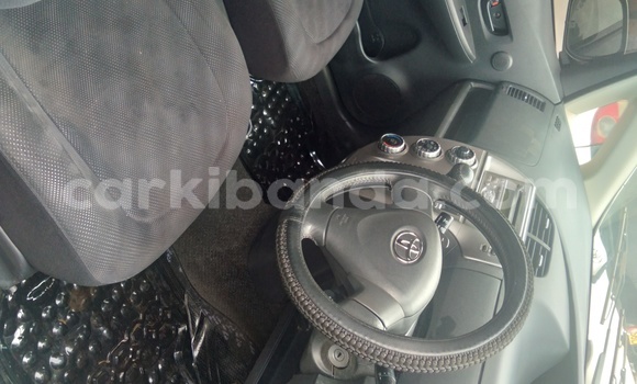 Gura Yakoze Toyota Ractis Silver Imodoka i Kampala mu Uganda Gura Yakoze Toyota Ractis Silver Imodoka i Kampala mu Uganda