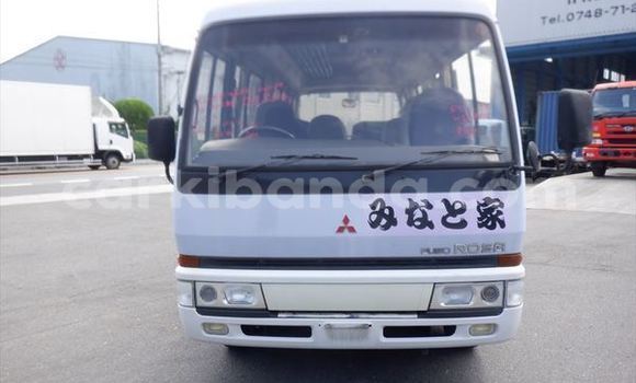 Nunua Ilio tumika Mitsubishi Van Nyingine Lori ndani ya Kampala nchini Uganda Nunua Ilio tumika Mitsubishi Van Nyingine Lori ndani ya Kampala nchini Uganda