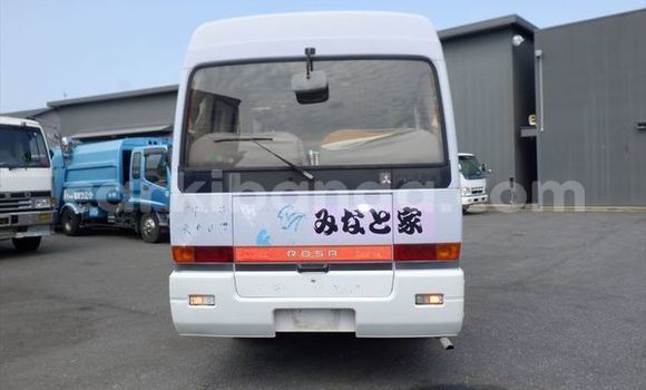 Nunua Ilio tumika Mitsubishi Van Nyingine Lori ndani ya Kampala nchini Uganda Nunua Ilio tumika Mitsubishi Van Nyingine Lori ndani ya Kampala nchini Uganda