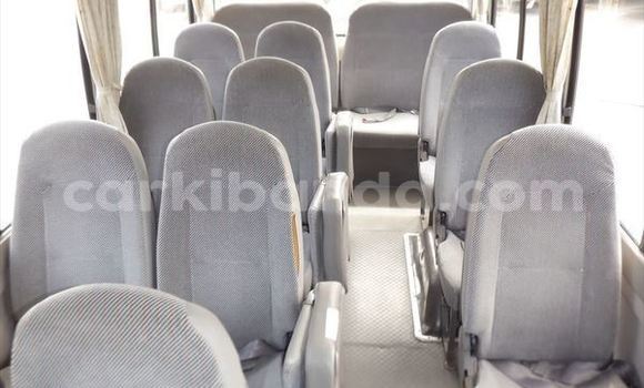 Nunua Ilio tumika Mitsubishi Van Nyingine Lori ndani ya Kampala nchini Uganda Nunua Ilio tumika Mitsubishi Van Nyingine Lori ndani ya Kampala nchini Uganda