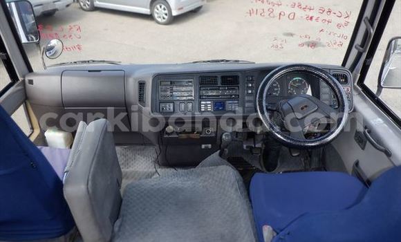 Nunua Ilio tumika Mitsubishi Van Nyingine Lori ndani ya Kampala nchini Uganda Nunua Ilio tumika Mitsubishi Van Nyingine Lori ndani ya Kampala nchini Uganda