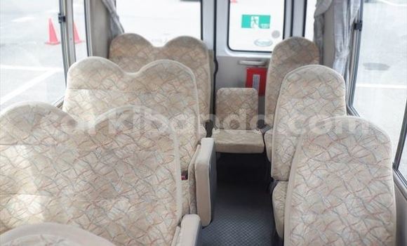 Nunua Ilio tumika Mitsubishi Van Nyeupe Lori ndani ya Kampala nchini Uganda Nunua Ilio tumika Mitsubishi Van Nyeupe Lori ndani ya Kampala nchini Uganda