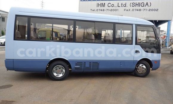 Nunua Ilio tumika Mitsubishi Van Bluu Lori ndani ya Kampala nchini Uganda Nunua Ilio tumika Mitsubishi Van Bluu Lori ndani ya Kampala nchini Uganda