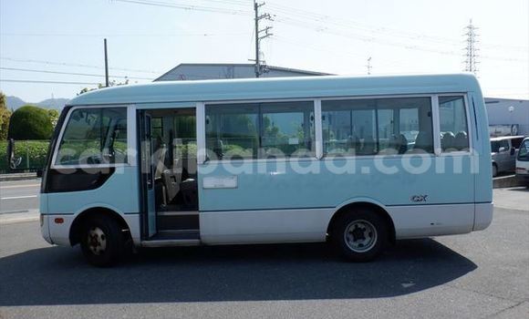 Nunua Ilio tumika Mitsubishi Van Nyingine Lori ndani ya Kampala nchini Uganda Nunua Ilio tumika Mitsubishi Van Nyingine Lori ndani ya Kampala nchini Uganda