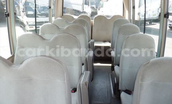 Nunua Ilio tumika Mitsubishi Van Nyingine Lori ndani ya Kampala nchini Uganda Nunua Ilio tumika Mitsubishi Van Nyingine Lori ndani ya Kampala nchini Uganda