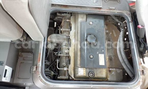 Nunua Ilio tumika Mitsubishi Van Nyingine Lori ndani ya Kampala nchini Uganda Nunua Ilio tumika Mitsubishi Van Nyingine Lori ndani ya Kampala nchini Uganda