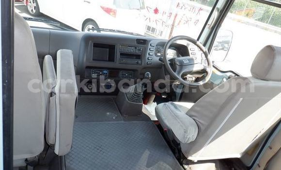 Nunua Ilio tumika Mitsubishi Van Nyingine Lori ndani ya Kampala nchini Uganda Nunua Ilio tumika Mitsubishi Van Nyingine Lori ndani ya Kampala nchini Uganda
