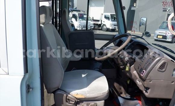 Nunua Ilio tumika Mitsubishi Van Nyingine Lori ndani ya Kampala nchini Uganda Nunua Ilio tumika Mitsubishi Van Nyingine Lori ndani ya Kampala nchini Uganda